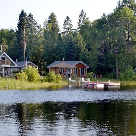 Les 4 Chalets - Le 605 Lac-Saint-Paul Eksteriør bilde