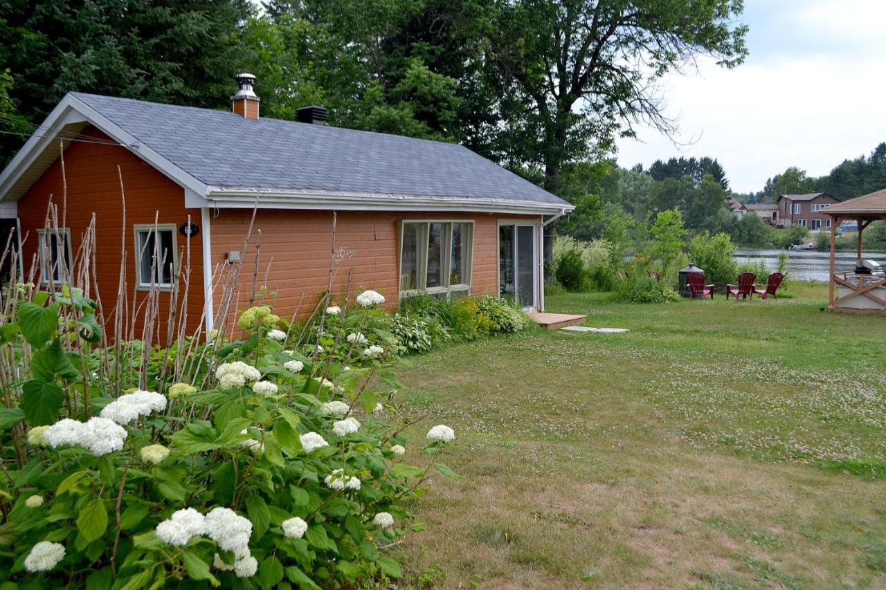 Les 4 Chalets - Le 605 Lac-Saint-Paul Eksteriør bilde